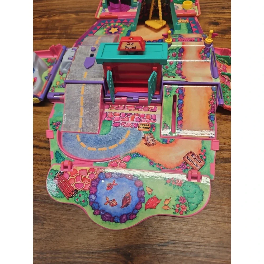Vtg  1995 Pound Puppies Super Pound Van Deluxe Playset by Galoob - 90% Complete